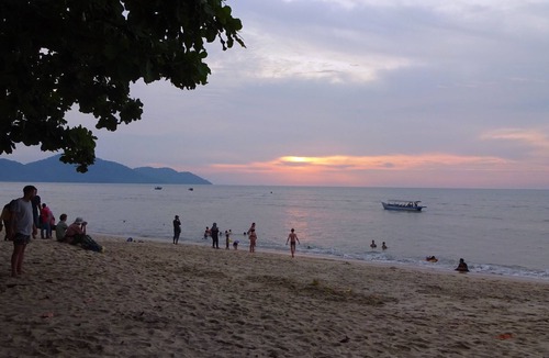 Batu Ferringhi Condo | SUNSET VIEW APARTMENT