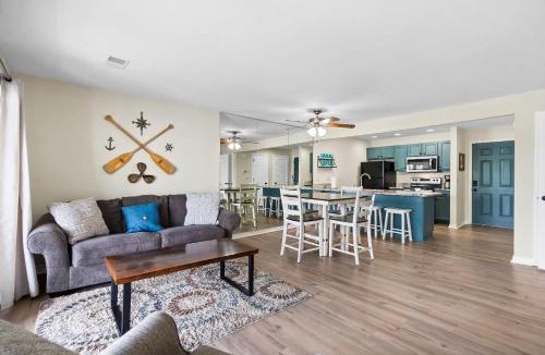 Kimberling City House | Sunset View at Anchor's Point - Lakefront Stay for 8 with Private Balcony