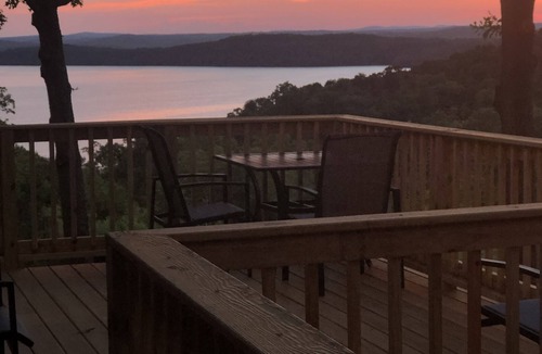 Gamaliel Cabin | Sunset View Cabin - Lake Norfork with large lakefront deck and yard
