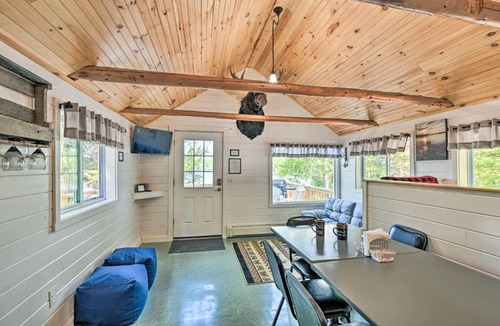 Lincoln House | Sunset View Cabin with Lake-View Fire Pit!