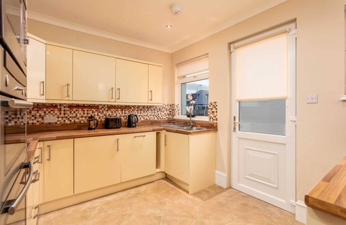 Ayr House | Sunset View - Donnini Apartments