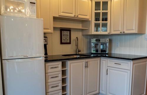 Cressy Apartment | Sunset View-waterfront stay PEC