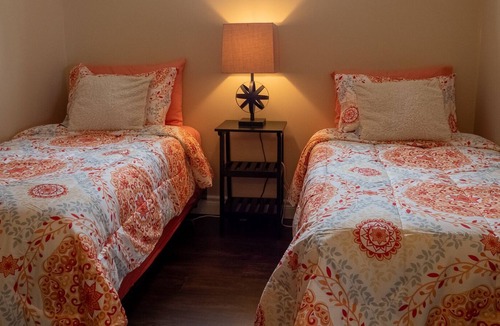 Cressy Apartment | Sunset View-waterfront stay PEC