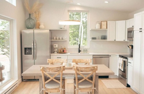 Park Point House | Sunset views at this brand new, modern artist oasis