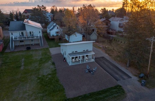 Park Point House | Sunset views at this brand new, modern artist oasis