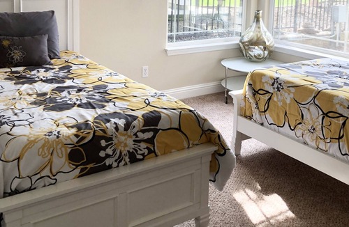 Copperopolis House | Sunset views from lakefront home!