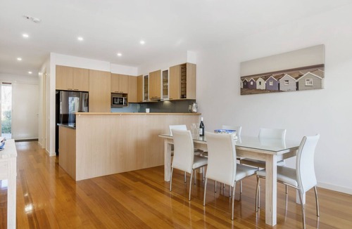 Mornington House | SUNSET VIEWS - MORNINGTON