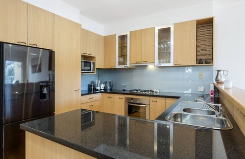 Mornington House | SUNSET VIEWS - MORNINGTON