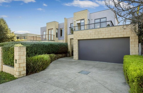 Mornington House | SUNSET VIEWS - MORNINGTON