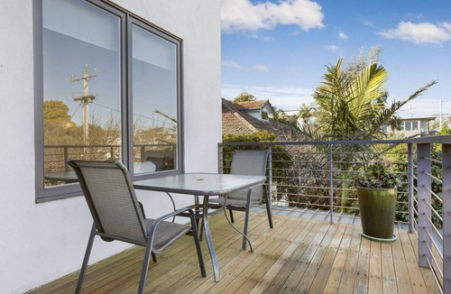 Mornington House | SUNSET VIEWS - MORNINGTON