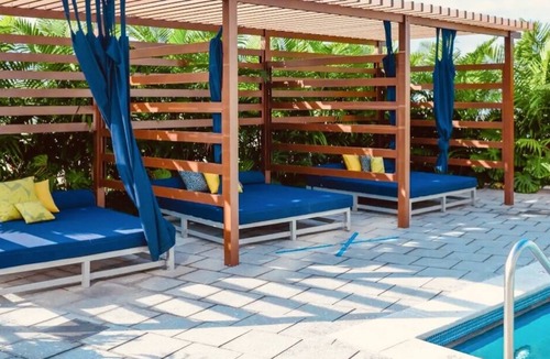 Midtown Condo | ☀ Sunset Views Pristine Rooftop Pool & Lounge Chic MIA Parking Included