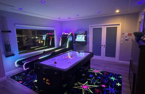 Middletown House | Sunset Views Spa Pool Game Room BBQ Firepit