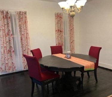 Steubenville House | Sunset views & stylish confort