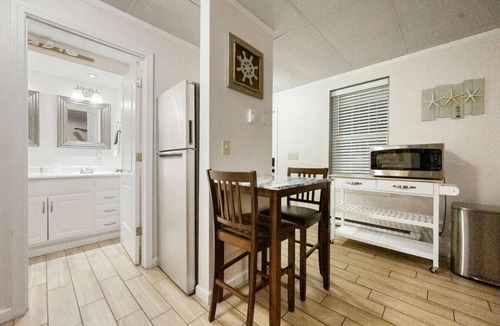 Sylvan Beach Cabin | `Sunset Villa`-2 Bedroom, Queen, Bunks, Full-NEW!