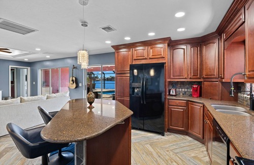 Eight Lakes House | Sunset villa downtown Cape Coral