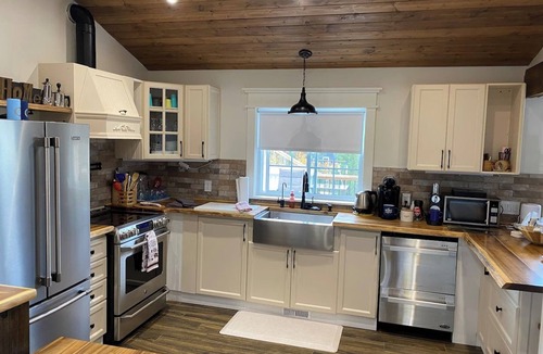 South Bruce Peninsula Cottage | Sunset Villa | Gym and Cozy Retreat