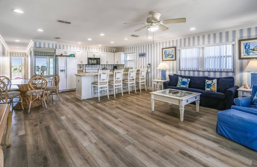 Sunset Reef Condo | Sunset Villas 3 Million $ VIEWS|2 Balconies|BBQ|pool|Beachfront