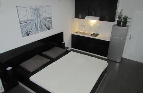 Nin Apartment | Sunset1, free private parking, pets welcome