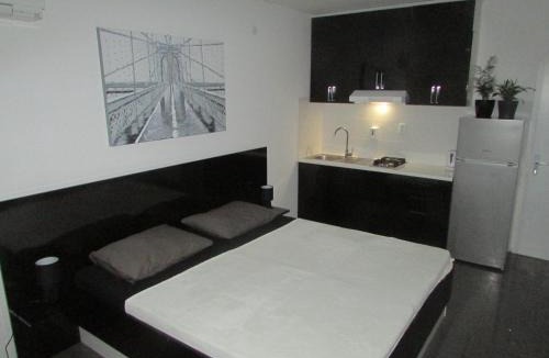 Nin Apartment | Sunset1, free private parking, pets welcome