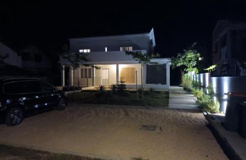 Nin Apartment | Sunset1, free private parking, pets welcome