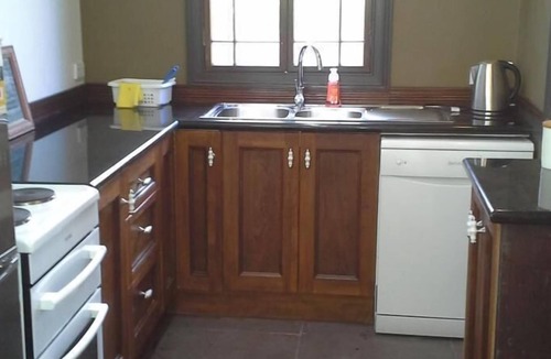 Kurrajong House | Sunsetcottages