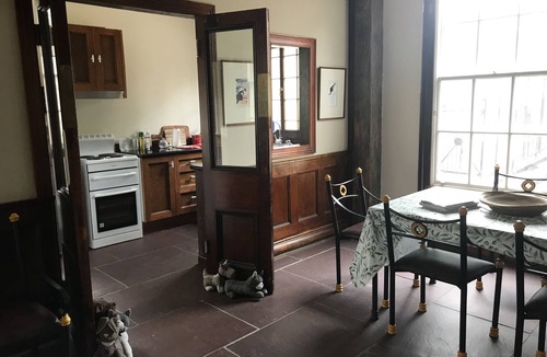 Kurrajong House | Sunsetcottages