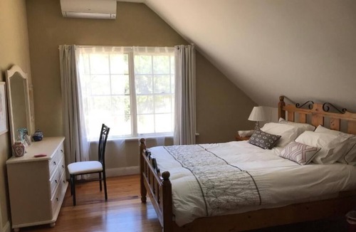 Kurrajong House | Sunsetcottages