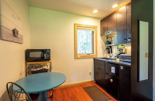 Ephraim Cottage | Sunsets 1 Block Away | Studio w/Kitchenette