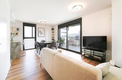 Cornella de Llobregat Apartment | Sunsets and the pool in Barcelona