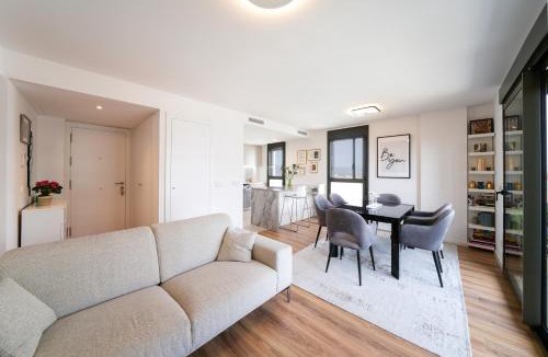 Cornella de Llobregat Apartment | Sunsets and the pool in Barcelona