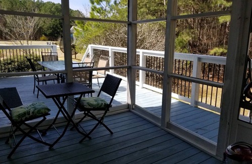 Manson House | Sunsets, covered dock and comfy House at Kerr Lake