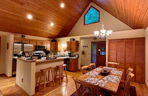 Franklin House | Sunsets in the Smokies. Secluded but not remote. 10 minutes north of Franklin.