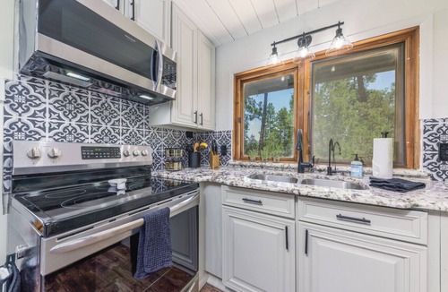 Ruidoso Apartment | Sunsets & Lattes: Hot Tub/Decks/Views/Mtn Luxury