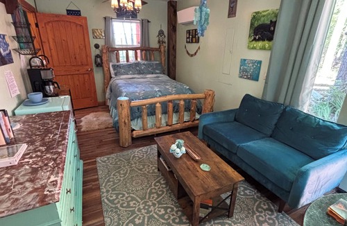Eureka Springs Apartment | Sunsets ,Mountainviews Jacuzzi spa, Fireplace, Tv Public Lake access