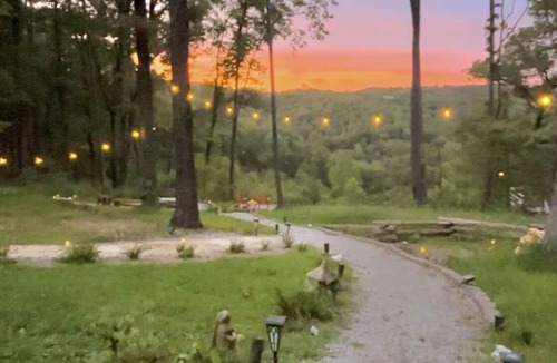 Eureka Springs Apartment | Sunsets ,Mountainviews Jacuzzi spa, Fireplace, Tv Public Lake access