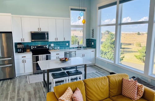 Grayland House | Sunsets, Ocean Views + Beach Path!