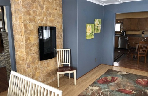 Cuba House | Sunsets & Skiing- Lake Front Rental House on Cuba Lake