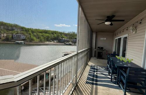 Camdenton House | SunsetVibes Lakefront 2BD 2BA Pool Pet Friendly Near Amphitheater