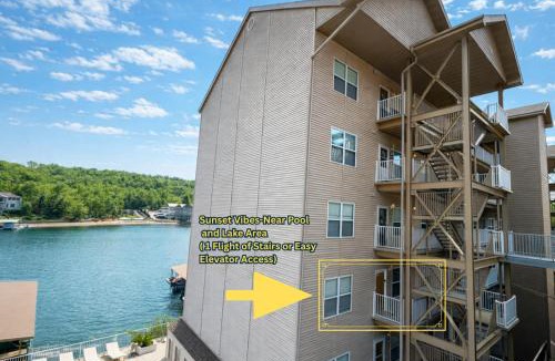 Camdenton House | SunsetVibes Lakefront 2BD 2BA Pool Pet Friendly Near Amphitheater