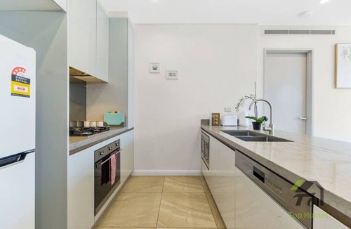 Lidcombe Apartment | Sunshine 2 Bed home in Olympic Park