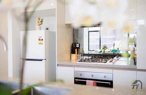 Lidcombe Apartment | Sunshine 2 Bed home in Olympic Park