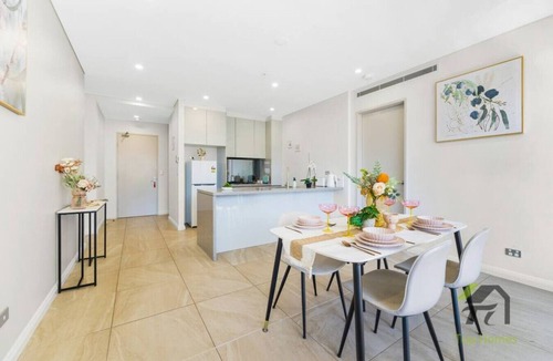 Lidcombe Apartment | Sunshine 2 Bed home in Olympic Park