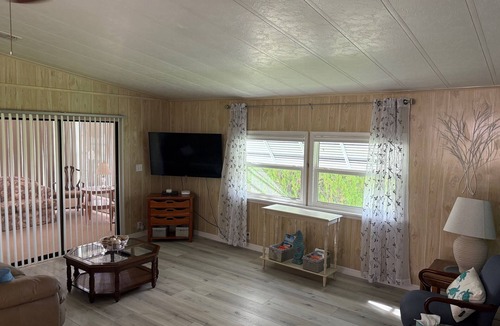 Zephyrhills West House | Sunshine and Relax!