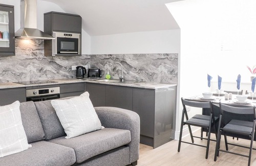 Makeney Cottage | SUNSHINE APARTMENT, pet friendly in Duffield