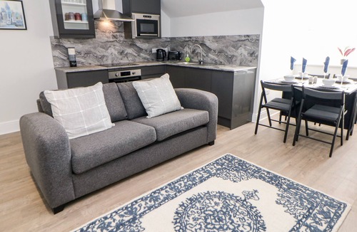 Makeney Cottage | SUNSHINE APARTMENT, pet friendly in Duffield