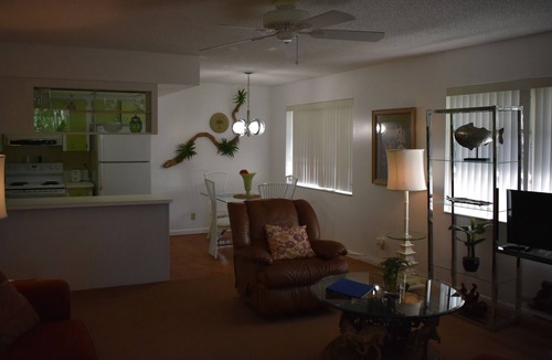 Lake Worth Corridor Apartment | Sunshine Apt. @ Pairadice Palms