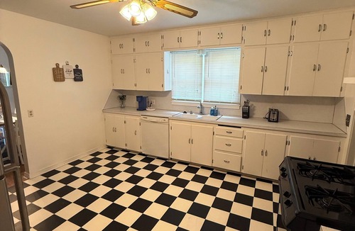Ponca City House | Sunshine Blues - NEW - Gorgeous House in GREAT location