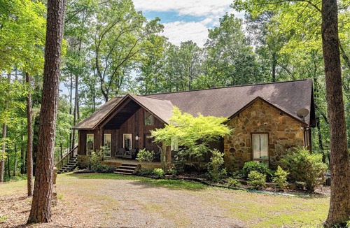 Drasco House | Sunshine Chalet- A Beautiful Lakefront!