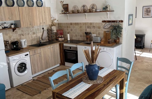 Fontevraud-l'Abbaye Cottage | Sunshine cottage’s in delightful private grounds