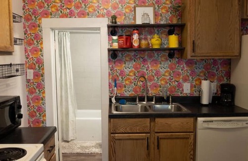 Hastings House | Sunshine Cottage 2 bedroom in duplex